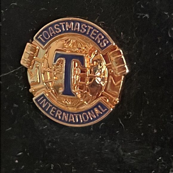 Vintage 1950s MCM Toastmaster International gold tone blue enamel lapel pin - Picture 5 of 12